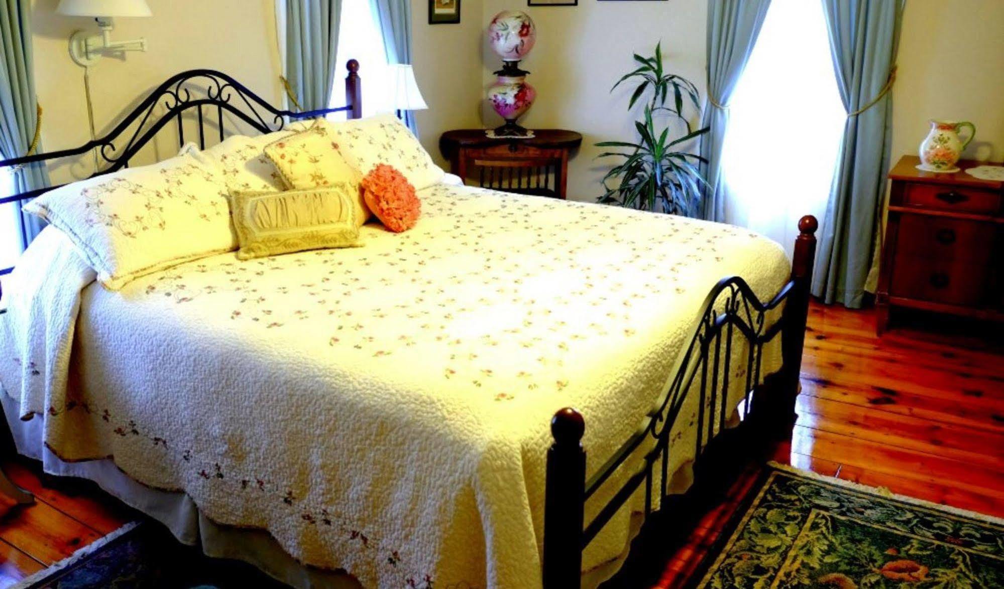 Harrington House Bed & Breakfast มิลฟอร์ด ภายนอก รูปภาพ